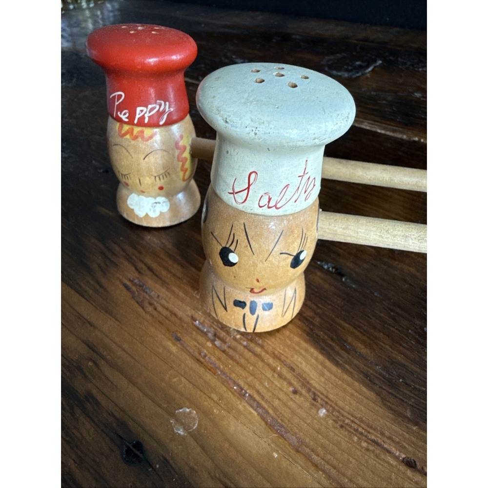 VINTAGE LONG HANDLED SALT & PEPPER SHAKERS Salty & Peppy - Picture 2 of 5